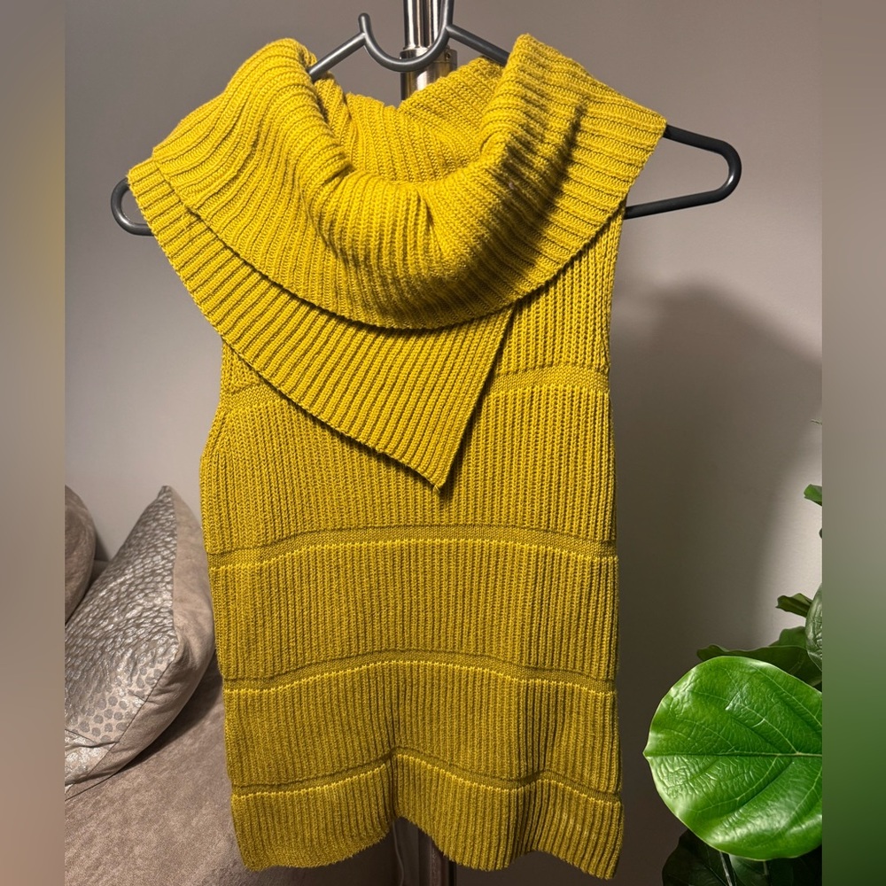 Kenneth Cole sweater
